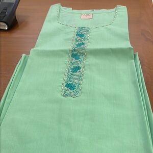 NEW Aankh light Mint Green Embroidered
Kurta, chooridar&dupatta set.short sleeve